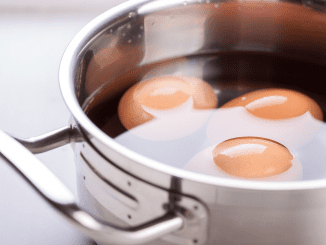 Techniques to Avoid Cracking Eggs When Boiling