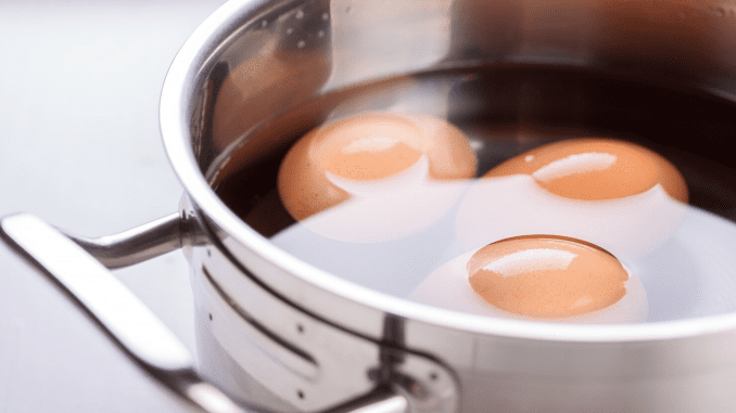 Techniques to Avoid Cracking Eggs When Boiling